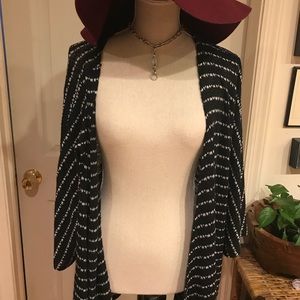 LuLaRoe 🦄black and white striped Lindsay